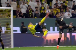 觀賞性十足！C羅舒展倒鉤破門，40歲依舊能飛啊~