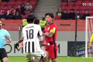 林加德與張琳芃爆發(fā)沖突??！后者放鏟林加德，裁判出牌警告雙方