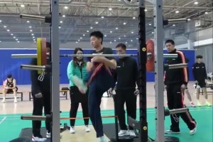 康復(fù)歸來(lái)？崔永熙參加CBA體測(cè)，負(fù)重深蹲做了30個(gè)