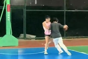 小伙子強(qiáng)打小姐姐毫不留情，這就是傳說(shuō)中的西格瑪男人？