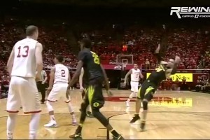 狄龍說火箭全是假摔？美媒調(diào)侃：他竟忘了自己當(dāng)年的炸裂假摔??