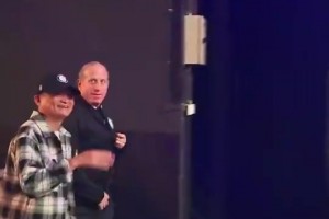 馬云此前現(xiàn)身NBA中國賽現(xiàn)場，球迷激動得直接喊“爸爸”??