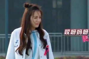 沒見過吧??！迪麗熱巴踢球什么水平？