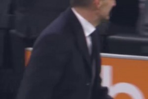 是帶點(diǎn)玄學(xué)在身上的！場面直拍：阿萊格里開心的像個孩子！