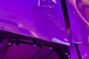 高級感！前方周玲安現(xiàn)場拍攝湖人新賽季開場秀