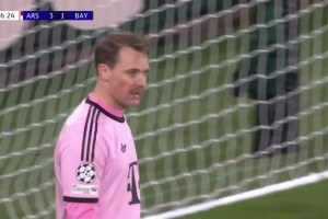 諾伊爾出擊失誤送超級(jí)空門！馬丁內(nèi)利笑納大禮！槍手3-1領(lǐng)先拜仁