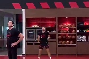 厚積薄發(fā)！謝潑德此前訓練底角輕松三分9中9！彈無虛發(fā)！