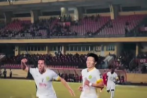 卡里烏斯附體??！現(xiàn)場視角再看河內(nèi)門將超巨失誤送林良銘得分