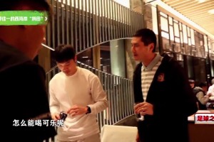 嚴(yán)格要求！邵佳一訓(xùn)隊(duì)員：職業(yè)球員怎么能喝可樂呢？