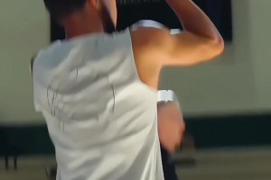 超清慢動(dòng)作看庫(kù)里一段式投籃細(xì)節(jié)！大家快學(xué)起來(lái)虐兄弟吧！