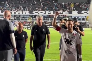 真男人！內(nèi)馬爾賽后還綁著冰袋下場(chǎng)，為了球隊(duì)保級(jí)拼盡全力了??！