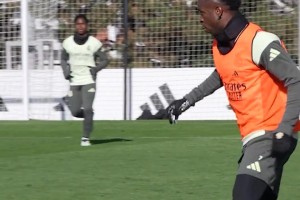 這射術(shù)是真不錯！維尼修斯：看好了，我只教這一次！