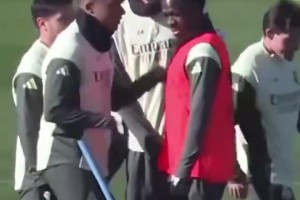 新晉舞王！姆巴佩這舞蹈把維尼修斯都逗樂了~