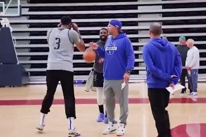 嚇一跳！歐文此前訓(xùn)練時想和濃眉單挑，被基德及時制止