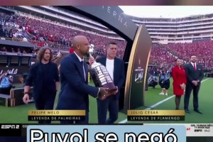 排面！兩位國米舊將與普約爾共同頒發(fā)本賽季南美解放者杯冠軍獎杯