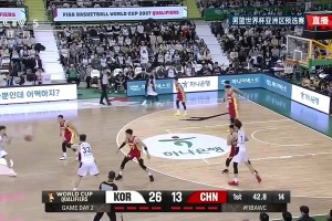 防守去哪了？！韓國內(nèi)線強(qiáng)攻打進(jìn)，第一節(jié)就領(lǐng)先中國隊15分了！
