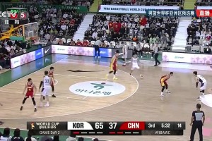 防守又去哪了？韓國隊(duì)兩個(gè)掩護(hù)跑位，中國隊(duì)直接放給對(duì)手大空位！