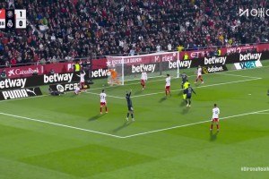 皇馬1-1扳平！維尼修斯左路強(qiáng)突造點(diǎn)，姆巴佩主罰命中