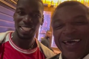 德塞利拍視頻宣布博格巴回歸，你倆在笑啥呢，有這么開心嘛~