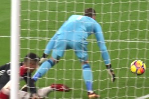 2017年，德赫亞在對(duì)陣阿森納時(shí)， 貢獻(xiàn)的14次撲救