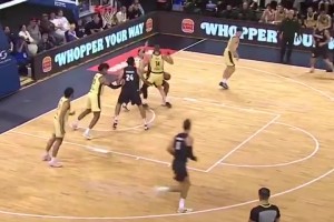 臥槽！新西蘭球員這記隔扣太兇殘了！