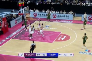 這彈速！郭昊文快攻中突然起飛隔人暴扣！