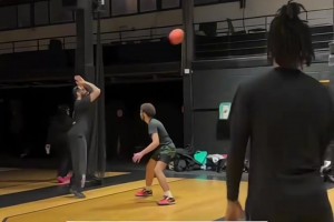 歷史級別的出手詭異度和速度！