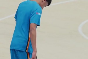 足球才是真正的熱愛？吉昂賽前熱身繼續(xù)花式顛籃球！