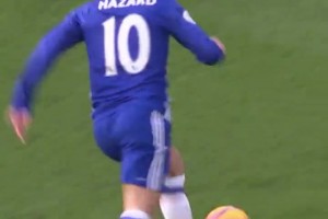 據(jù)說這個(gè)球值1.5億歐元！英超名場(chǎng)面之阿扎爾獨(dú)闖龍?zhí)? >
                                        </div>
                                    </div>
                                                                        <div   id=