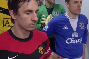 英超名場(chǎng)面：內(nèi)維爾兄弟同框