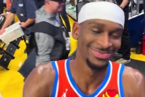 內(nèi)心強(qiáng)大??球迷陰陽(yáng)：多假摔多罰點(diǎn)！SGA照樣簽名&微笑面對(duì)