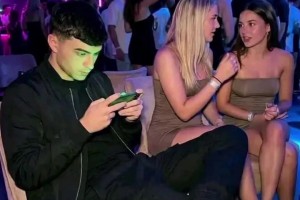 佩德里：女人，休想耽誤我玩游戲??