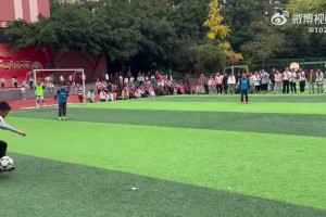 這孩子的天賦未來進個國足應(yīng)該沒問題吧??