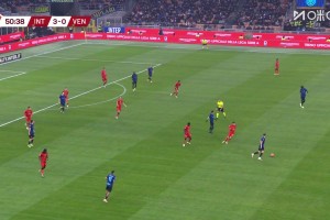 輕松寫(xiě)意！圖拉姆腳后跟策動(dòng)，隨后接隊(duì)友傳中頭球入網(wǎng)