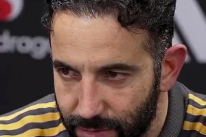 啥反應？阿莫林反問記者：誰更具進攻性？記者：科比-梅努！