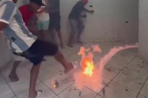 足球火？外國(guó)球迷在作死的路上能有多大膽??