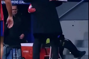 足球熱血但不乏溫情，熱血為核、溫情為脈