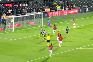 點(diǎn)球不進(jìn)反被絕殺！國王杯對(duì)手點(diǎn)球不進(jìn)，十人瓦倫絕殺晉級(jí)！