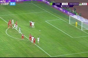 雙方險(xiǎn)些爆發(fā)沖突??國安罰點(diǎn)球時(shí)，河南球員投訴擺放位置