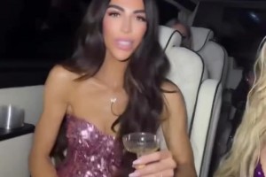 皮蓬前妻與閨蜜們自拍，這嘴唇是去做了豐唇嗎？??