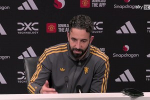 阿莫林激動(dòng)地為自己沒有讓梅努上場辯護(hù)道：這是我的決定??！