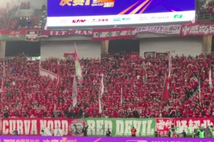 震撼！河南球迷營造出了航海體育場的主場氛圍