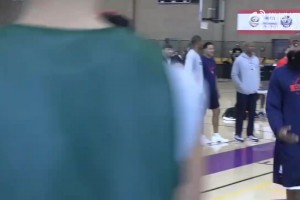 泰倫·盧訓練中怒噴保羅完整版視頻：保羅覺得快船訓練有問題，并通過哈登轉(zhuǎn)達給盧指導