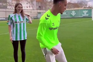 女網(wǎng)紅：對(duì)不起巴薩，安東尼會(huì)讓你見(jiàn)識(shí)什么叫真正的足球??