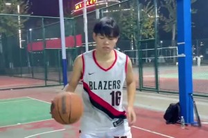 這小伙模仿楊瀚森什么水平？你別說，這腳步還挺像回事??