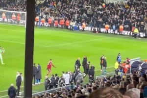 賽后斯洛特退場遇到薩拉赫，兩人沒有打招呼！