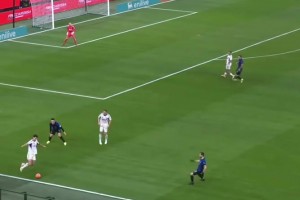 齊沃的足球！網(wǎng)友驚嘆：國(guó)米這次前場(chǎng)高壓簡(jiǎn)直太瘋狂了??