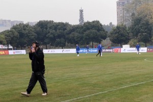 湖北隊賽前熱身互相傳接球，積極準備迎戰(zhàn)上海老克勒！