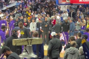 兒子助飛老爸！今日賽前熱身，布朗尼擊地彈球助老詹空接暴扣