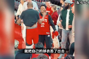 他看到小球迷，都會(huì)忍不住駐足停留！無論怎樣 KD人品沒得黑